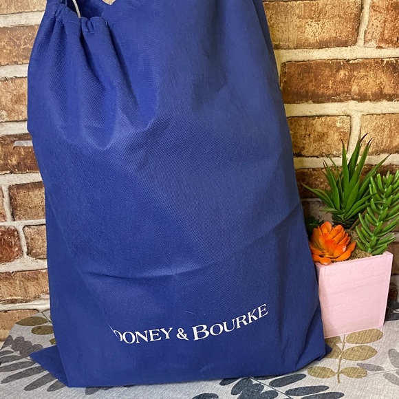 Dooney & Bourke Florentine Hattie burgundy bucket nwt - Picture 8 of 8